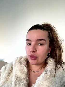 Snapshot of maisiesmithx chatting on 01/07/26, 12:18 maisiesmithx online show from 01/07/26, 12:18