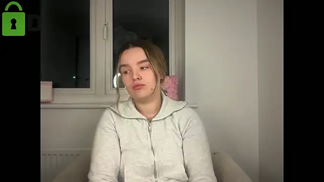 Snapshot of maisiesmithx chatting on 02/02/26, 11:25 maisiesmithx online show from 02/02/26, 11:25