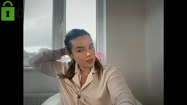 Snapshot of maisiesmithx chatting on 02/06/26, 02:42 maisiesmithx online show from 02/06/26, 02:42