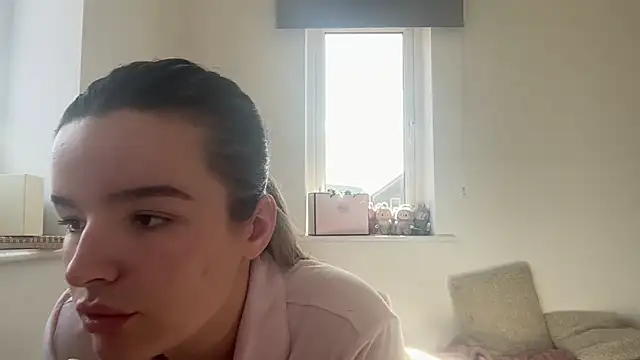 Snapshot of maisiesmithx chatting on 03/14/26, 12:21 maisiesmithx online show from 03/14/26, 12:21