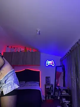 Snapshot of sue___0 chatting on 10/24/25, 06:10 sue 0 online show from 10/24/25, 06:10