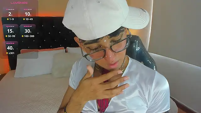 Dark hairy  online show from 01/18/25, 07:26