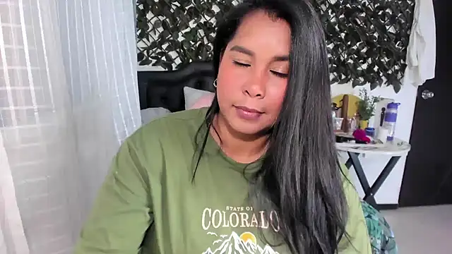 sensual-laura online show from 03/15/25, 06:32