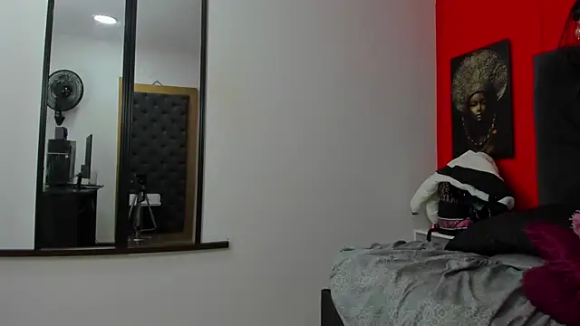 YayaHilton online show from 12/30/24, 11:26