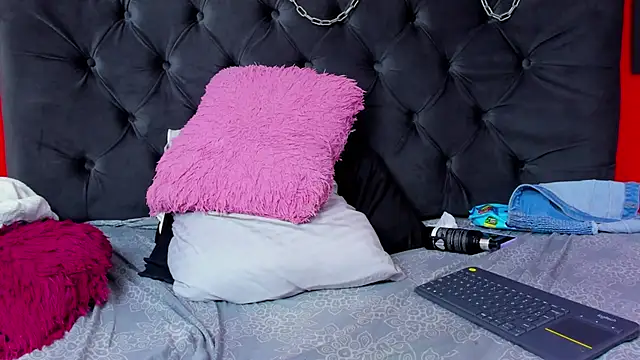 YayaHilton online show from 01/07/25, 06:59