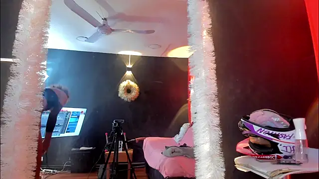 Snapshot of YayaHilton chatting on 12/03/25, 05:04 YayaHilton online show from 12/03/25, 05:04