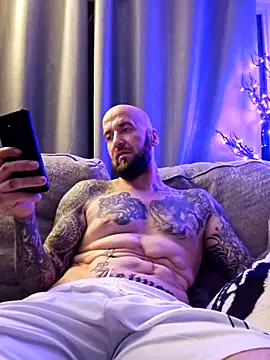 Beardedtattood online show from 01/01/25, 04:29