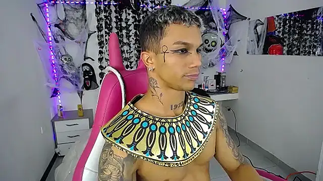 Snapshot of Leonard_Price chatting on 10/31/25, 02:56 Leonard Price online show from 10/31/25, 02:56