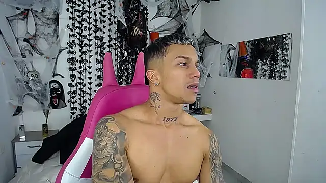 Snapshot of Leonard_Price chatting on 11/10/25, 07:51 Leonard Price online show from 11/10/25, 07:51