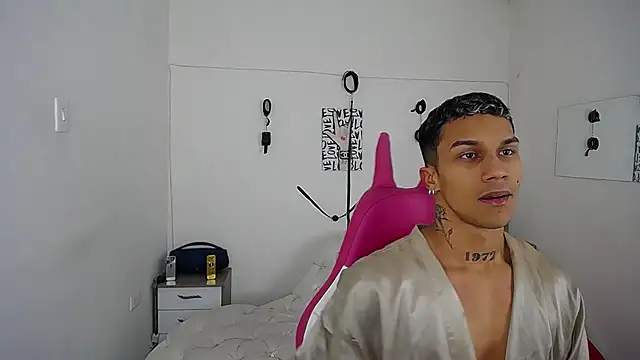 Snapshot of Leonard_Price chatting on 11/19/25, 01:38 Leonard Price online show from 11/19/25, 01:38