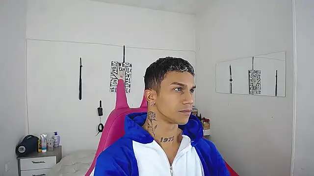 Snapshot of Leonard_Price chatting on 11/27/25, 07:43 Leonard Price online show from 11/27/25, 07:43