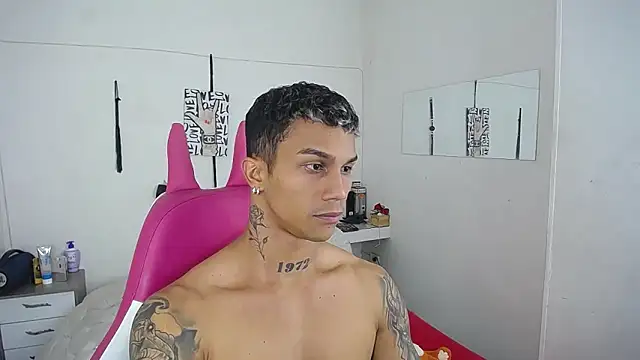 Snapshot of Leonard_Price chatting on 11/28/25, 09:56 Leonard Price online show from 11/28/25, 09:56