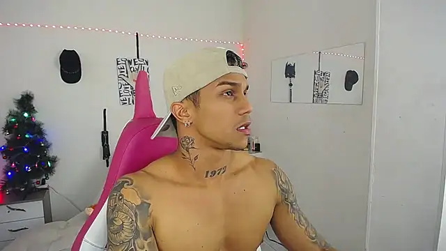 Snapshot of Leonard_Price chatting on 11/30/25, 02:48 Leonard Price online show from 11/30/25, 02:48