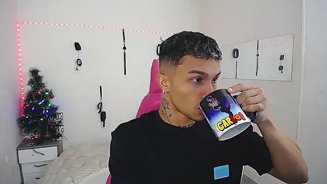 Snapshot of Leonard_Price chatting on 12/04/25, 03:10 Leonard Price online show from 12/04/25, 03:10