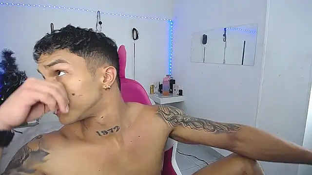 Snapshot of Leonard_Price chatting on 12/16/25, 02:16 Leonard Price online show from 12/16/25, 02:16