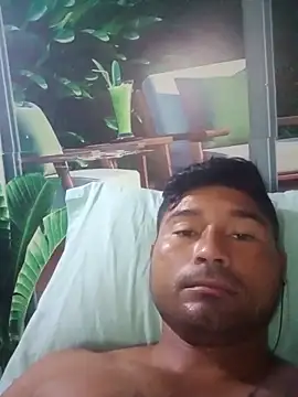 Snapshot of Diogo100 chatting on 10/10/25, 12:37 Diogo100 online show from 10/10/25, 12:37