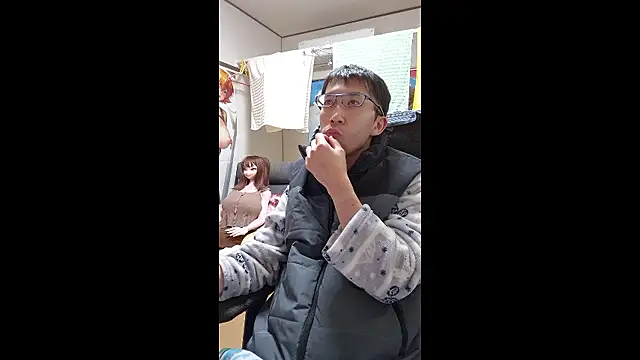 Snapshot of Aenbukkake_kai2 chatting on 11/27/25, 03:36 Aenbukkake kai2 online show from 11/27/25, 03:36