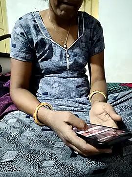 Snapshot of savixxx chatting on 01/02/25, 05:24 savixxx online show from 01/02/25, 05:24