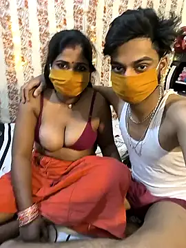 Snapshot of Indian_Lust_Couple chatting on 12/14/24, 08:51 Indian Lust Couple online show from 12/14/24, 08:51