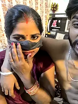Snapshot of Indian_Lust_Couple chatting on 12/17/24, 09:27 Indian Lust Couple online show from 12/17/24, 09:27