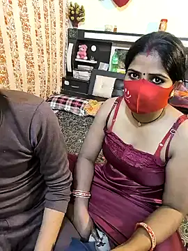 Snapshot of Indian_Lust_Couple chatting on 01/05/25, 10:40 Indian Lust Couple online show from 01/05/25, 10:40
