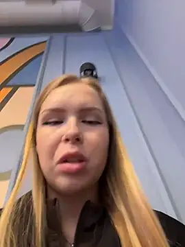 mur girl online show from 10/05/25, 12:14