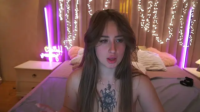 Snapshot of GentleAdellee chatting on 12/13/25, 07:53 GentleAdellee online show from 12/13/25, 07:53