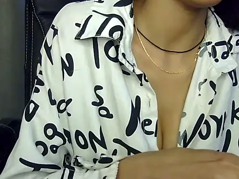 MAAYRA 09 online show from 01/05/25, 10:08