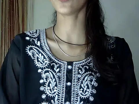 MAAYRA 09 online show from 10/03/25, 05:54