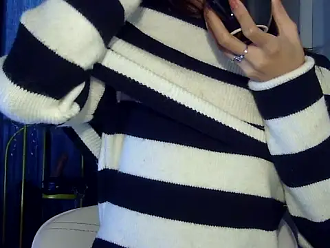 MAAYRA 09 online show from 11/18/25, 01:44