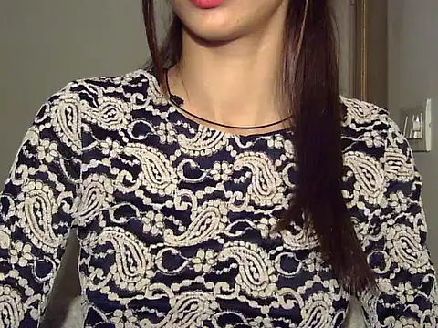 MAAYRA 09 online show from 12/14/25, 12:10