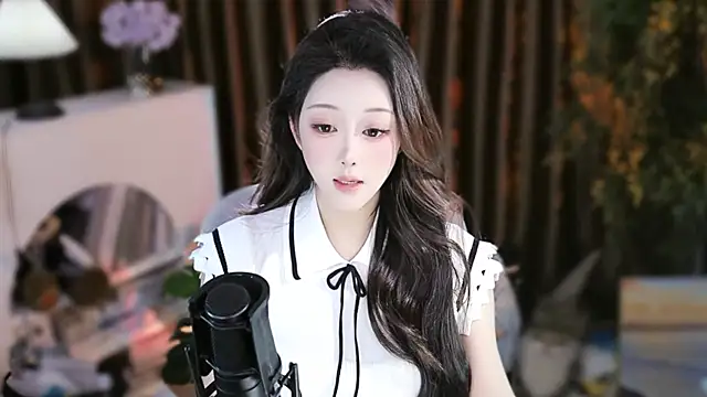 Arwyn-rr online show from 11/10/25, 09:08