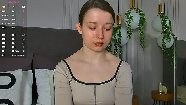 Snapshot of MichelleHaynes chatting on 03/18/25, 02:26 MichelleHaynes online show from 03/18/25, 02:26