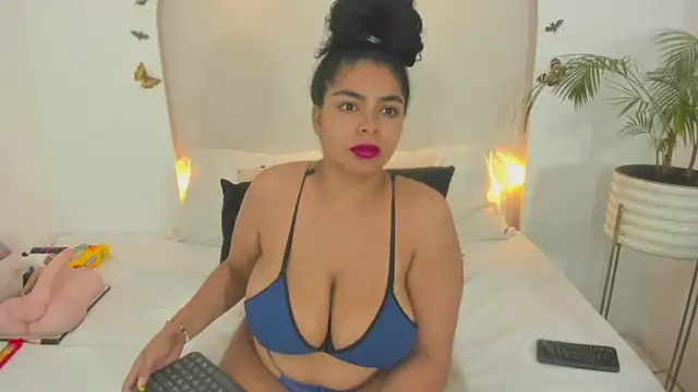 Snapshot of Sofii_Cooper1 chatting on 11/14/25, 04:22 Sofii Cooper1 online show from 11/14/25, 04:22