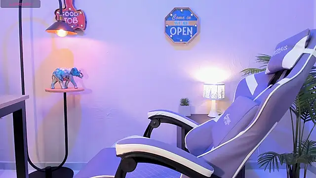 lupeebony online show from 01/12/25, 07:31