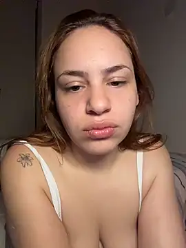 Snapshot of AgnesCampp chatting on 10/24/25, 02:41 AgnesCampp online show from 10/24/25, 02:41