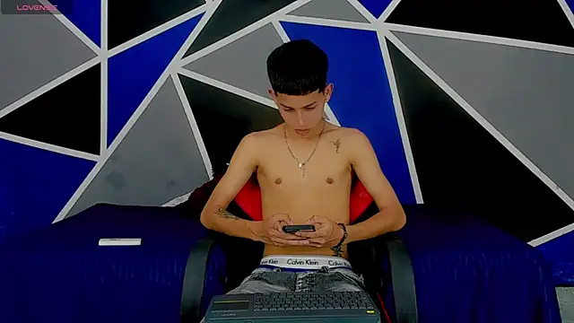 migueyalejo teens online show from 01/07/25, 07:06
