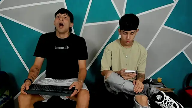 migueyalejo teens online show from 09/26/25, 03:54