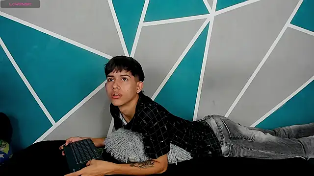 migueyalejo teens online show from 10/09/25, 02:42