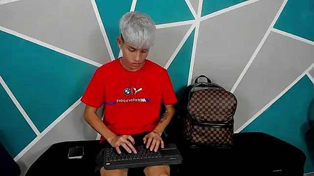 migueyalejo teens online show from 10/25/25, 03:36