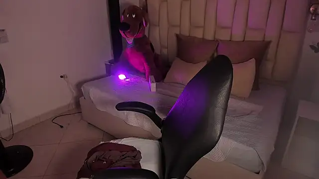 Snapshot of ela_beli chatting on 09/25/25, 04:27 ela beli online show from 09/25/25, 04:27