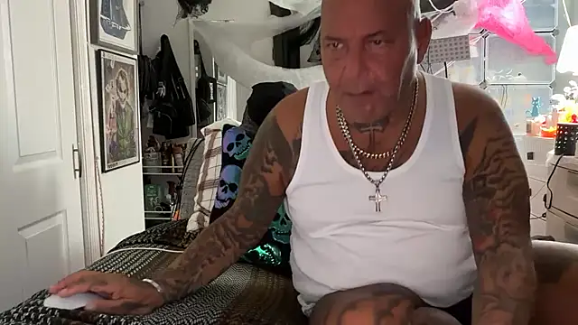 Snapshot of joeytatts66 chatting on 09/30/25, 02:49 joeytatts66 online show from 09/30/25, 02:49