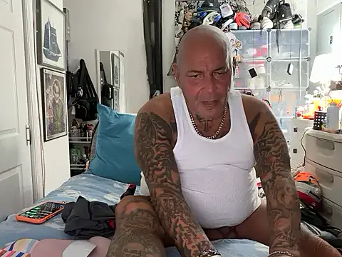 Snapshot of joeytatts66 chatting on 10/09/25, 01:03 joeytatts66 online show from 10/09/25, 01:03