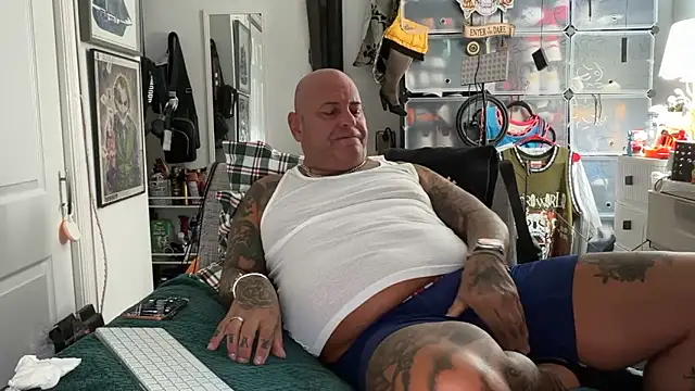 Snapshot of joeytatts66 chatting on 10/24/25, 01:57 joeytatts66 online show from 10/24/25, 01:57