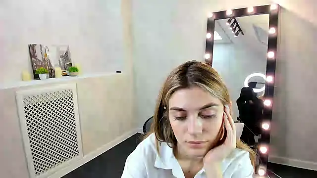 Snapshot of Cherry_Price chatting on 12/18/24, 03:47 Cherry Price online show from 12/18/24, 03:47