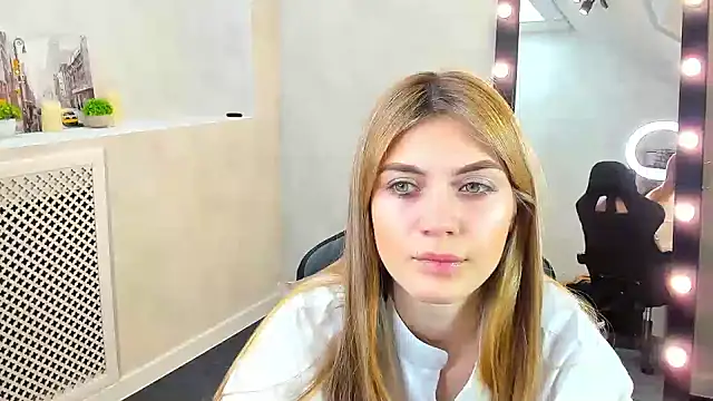 Snapshot of Cherry_Price chatting on 12/23/24, 12:14 Cherry Price online show from 12/23/24, 12:14