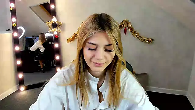 Snapshot of Cherry_Price chatting on 01/08/25, 12:38 Cherry Price online show from 01/08/25, 12:38