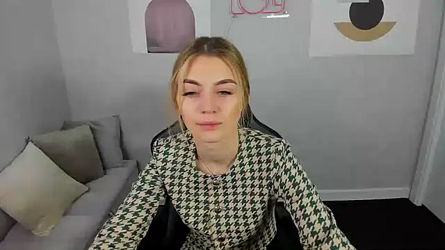 Snapshot of Cherry_Price chatting on 01/13/25, 04:18 Cherry Price online show from 01/13/25, 04:18