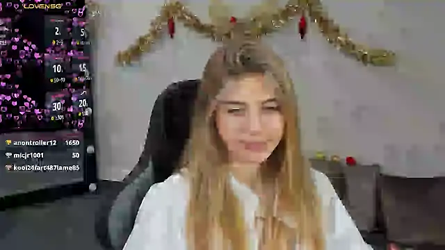 Snapshot of Cherry_Price chatting on 01/22/25, 03:31 Cherry Price online show from 01/22/25, 03:31