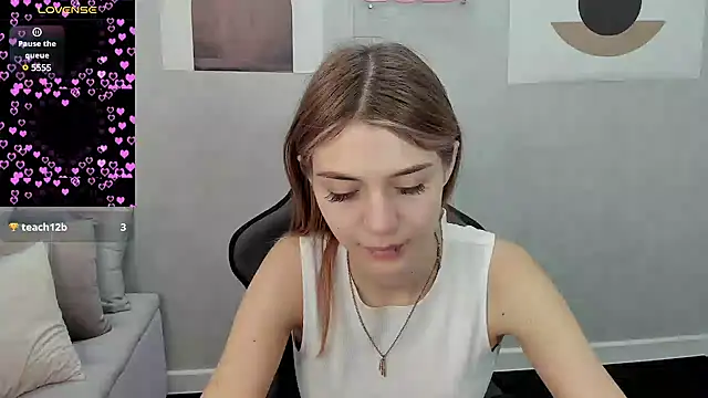 Snapshot of Cherry_Price chatting on 01/24/25, 12:31 Cherry Price online show from 01/24/25, 12:31